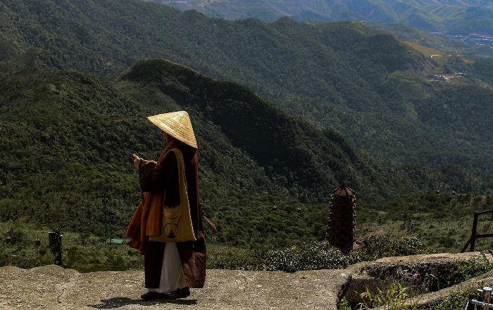 Article Image for Mindful Travel Practices
